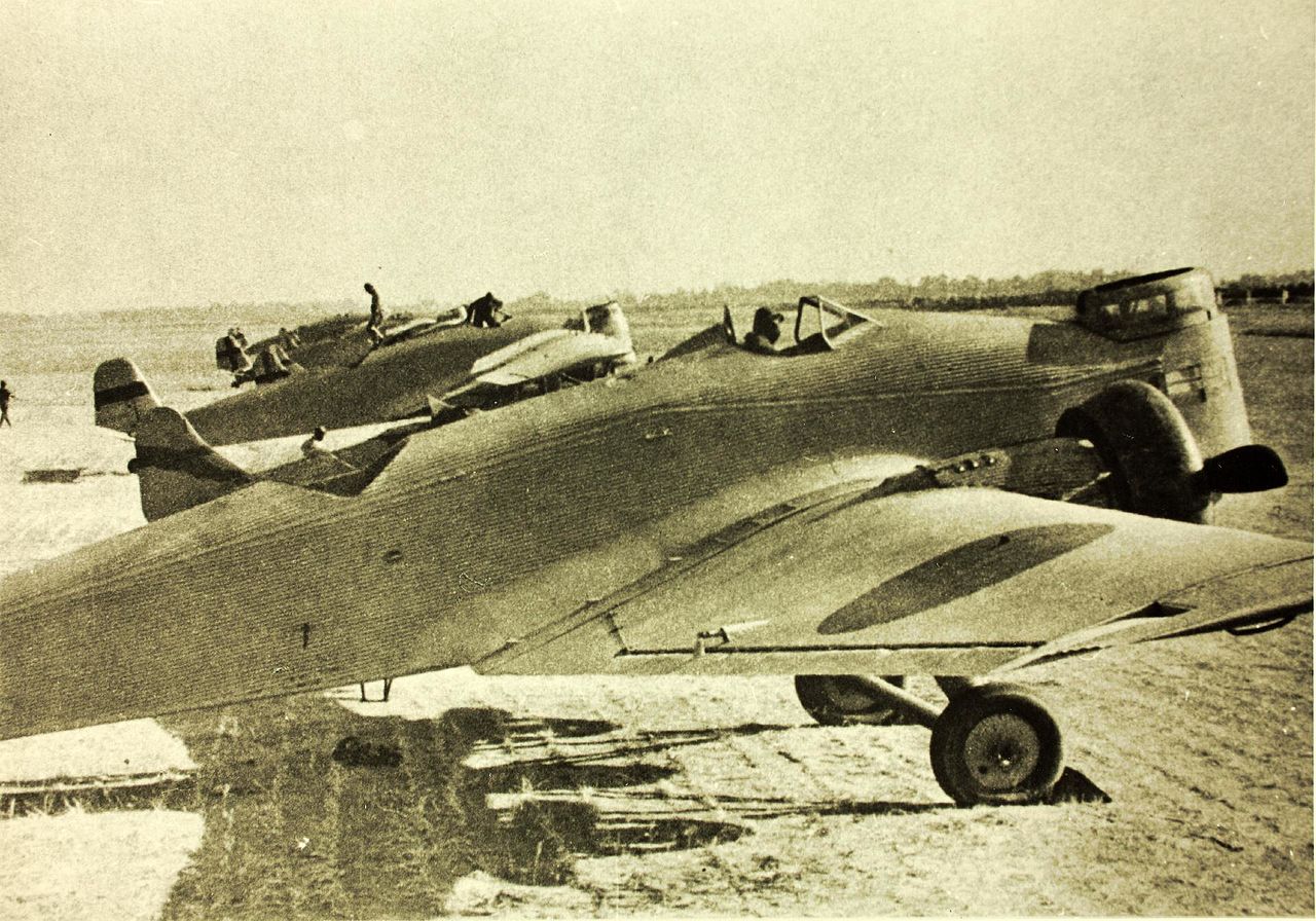 Mitsubishi Ki-2-I japonais alignés au sol