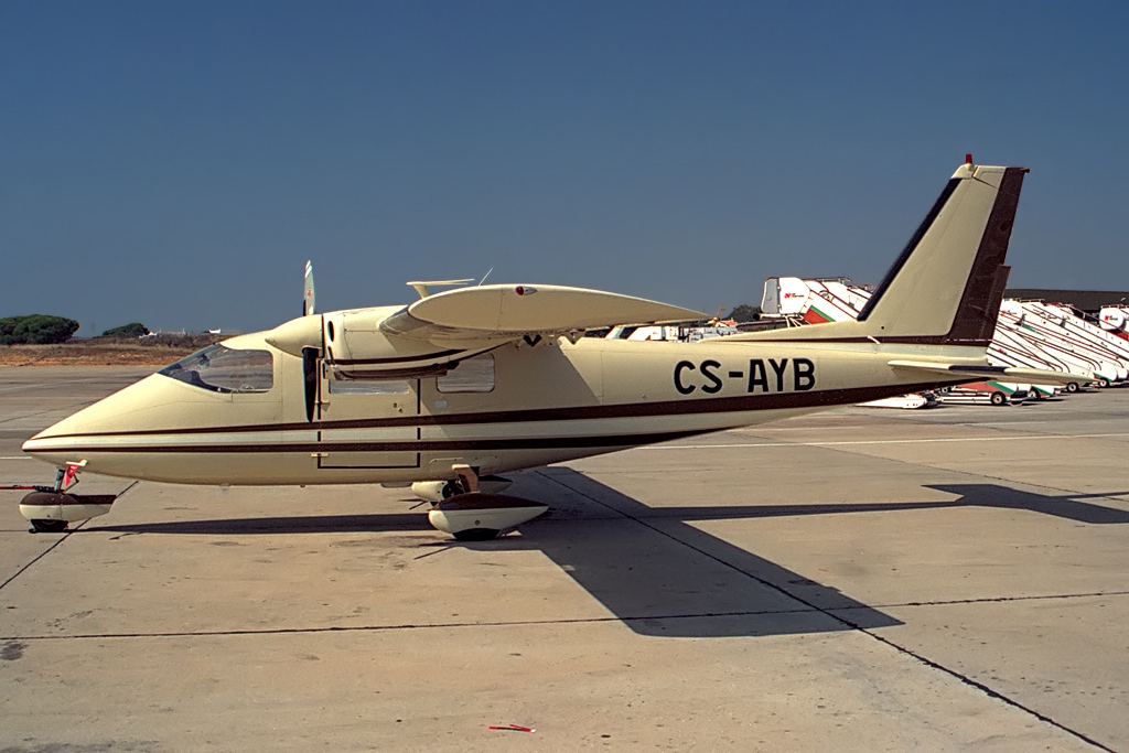 Partenavia P.68B vu de profil