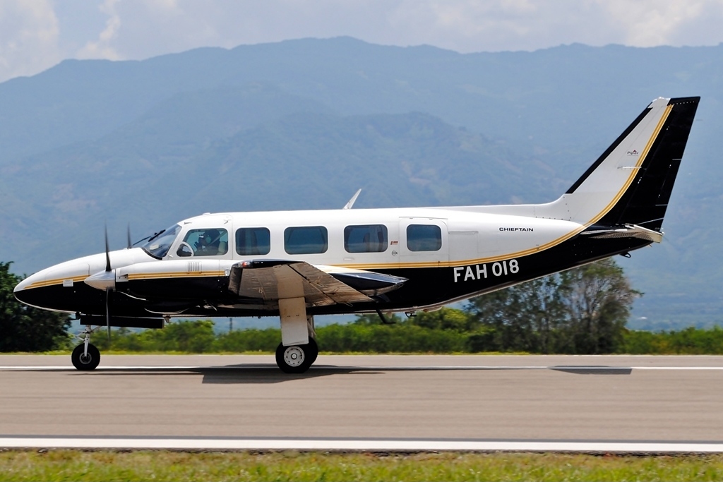 Piper PA-31-350 Navajo hondurien