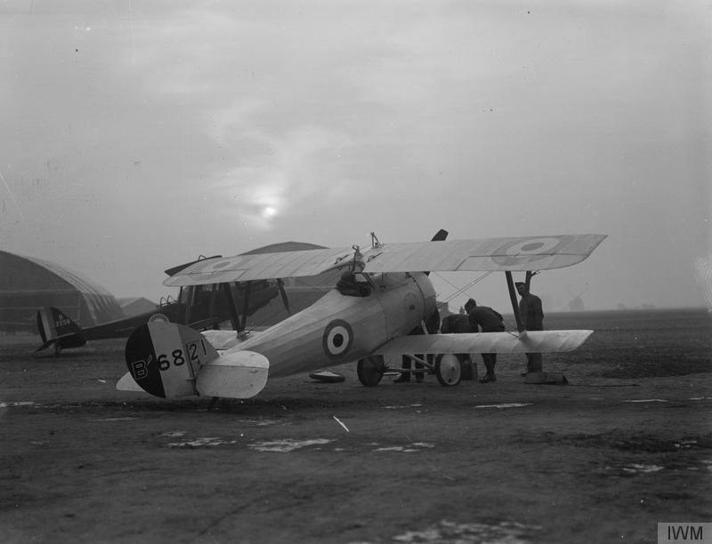 Nieuport 27 du RFC vu de derrière