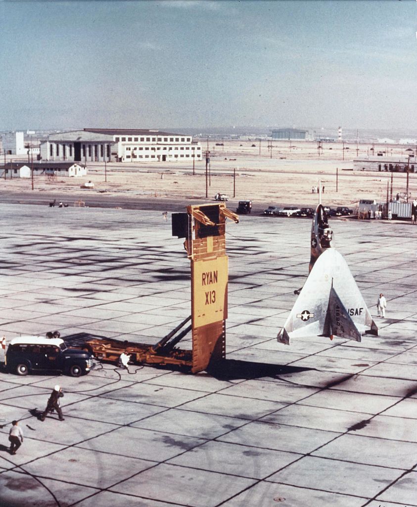 Ryan X-13 Vertijet au décollage, en couleurs