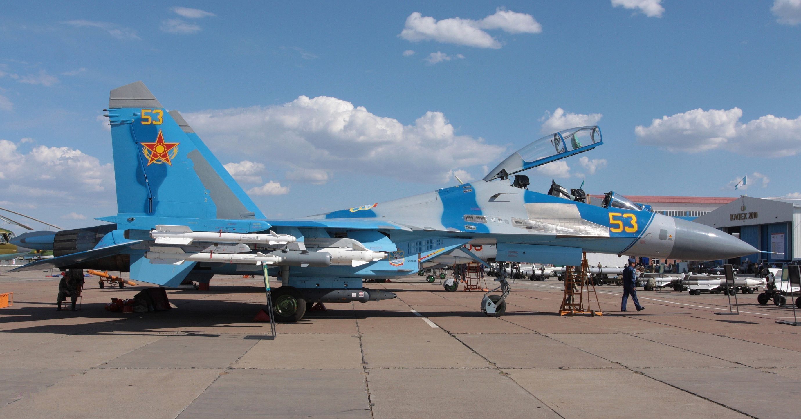 Sukhoï Su-27UBM2 kazakh au sol