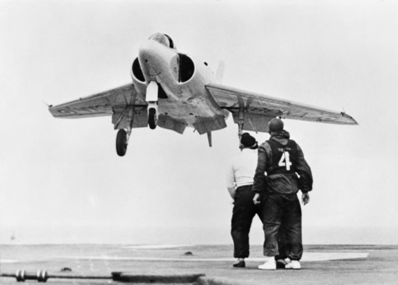 Supermarine 525 à l'appontage