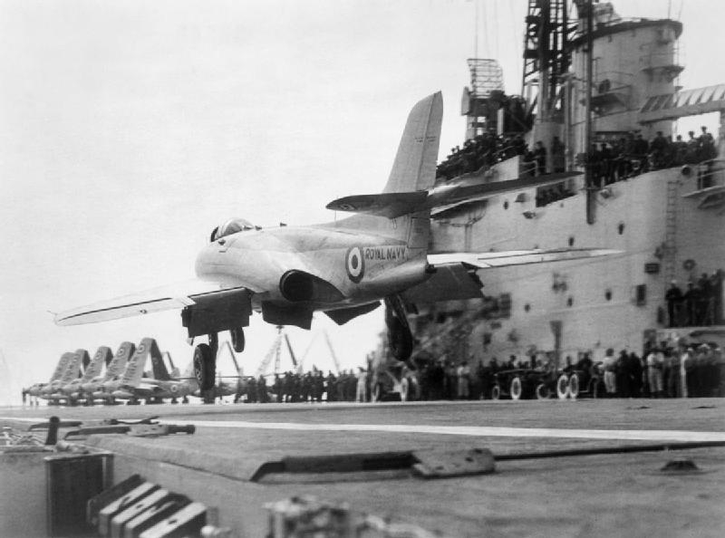 Supermarine 525 à l'appontage vu de l'arrière