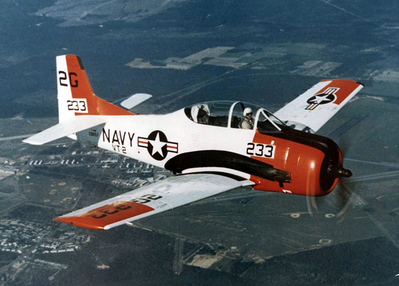 North American T-28B Trojan de l'US Navy en vol
