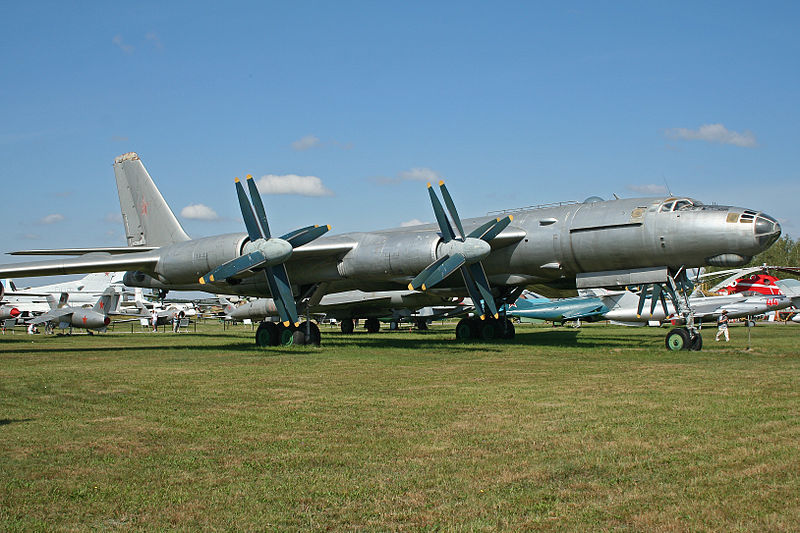 Tupolev Tu-95N soviétique exposé à Monino