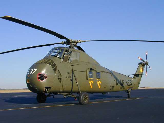 Sikorsky UH-34D Seahorse de l'USMC au sol