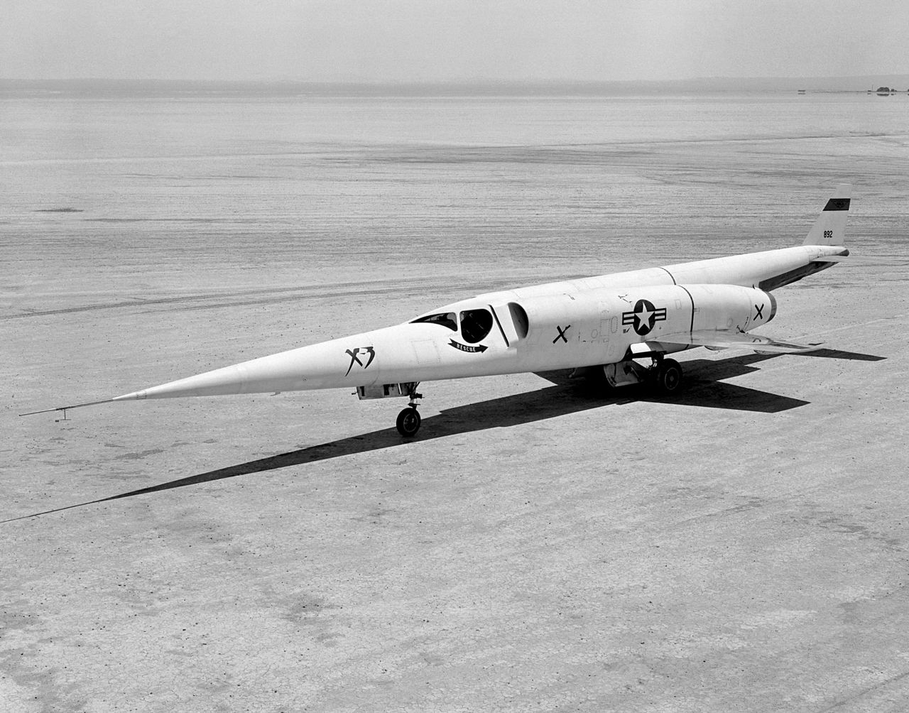 Douglas X-3 Stiletto au sol vu de côté