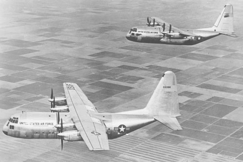 Lockheed YC-130 Hercules en vol