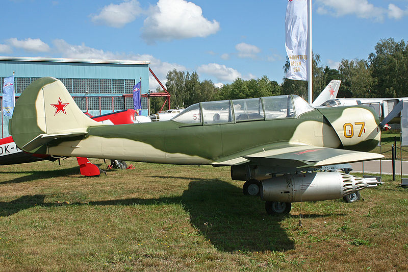 Yakolev_Yak-52B_07_yellow_10196221174.jpg