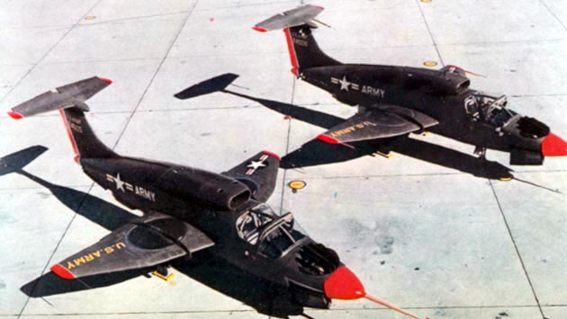 Ryan XV-5A Vertifan au sol côte-à-côte